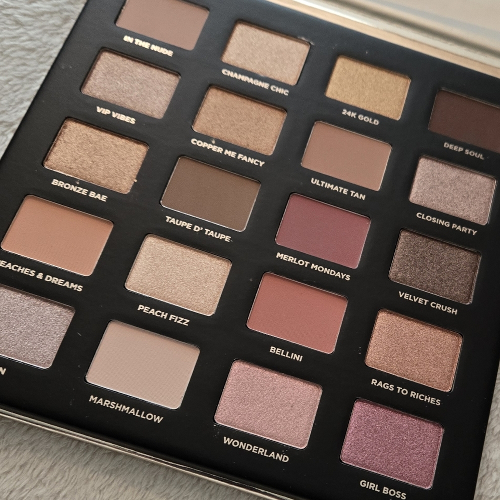 NEW Iconic London Day to Slay 20 Eyeshadow Palette, Pink, Gold, Peach & Bronze